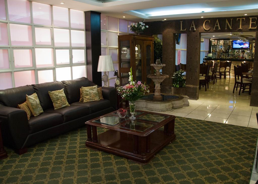 Hotel Rincon Real Suites Durango Buitenkant foto